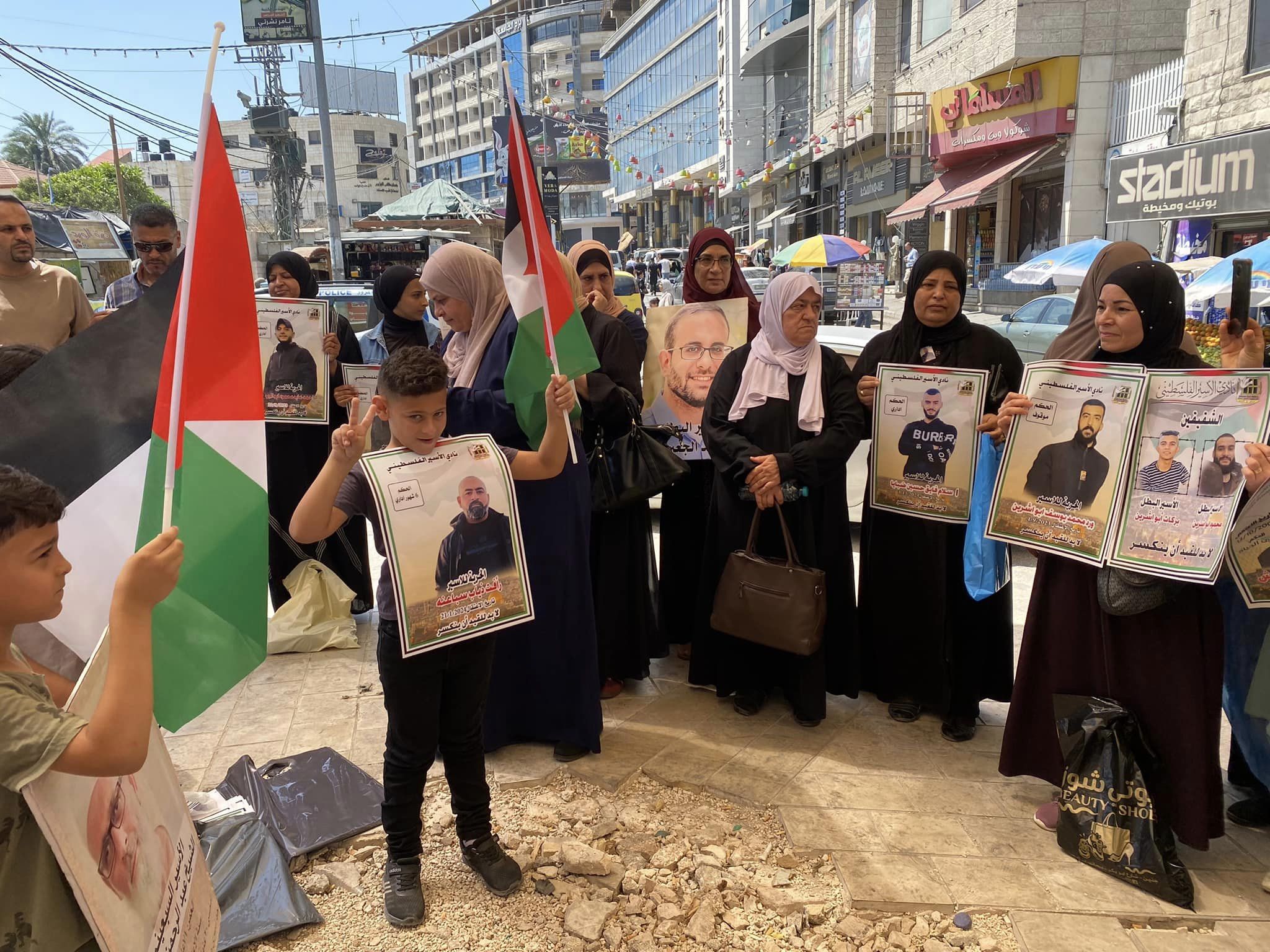 جانب من الوقفة (عدسة: ثائر أبو بكر/ وفا)